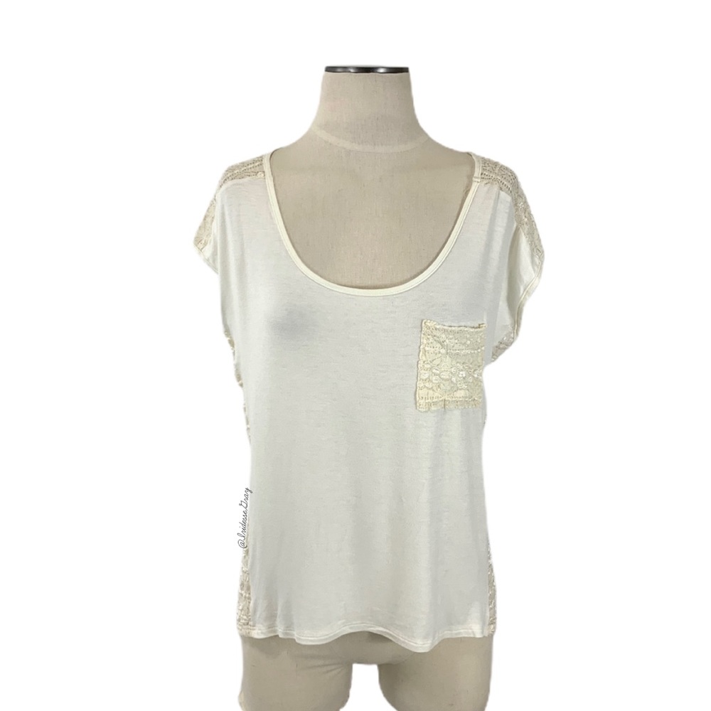 Bobeau- Ivory Stretch Lace Pocket Tee Size L